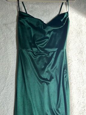 Emerald satin cowl neck floor-length gown 💚